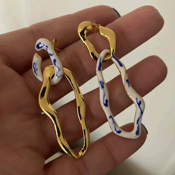 Asymmetrical white & blue enamel gold dangle earring; nwot - Picture 2 of 7